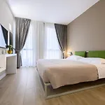 Alma 4* Nápoles