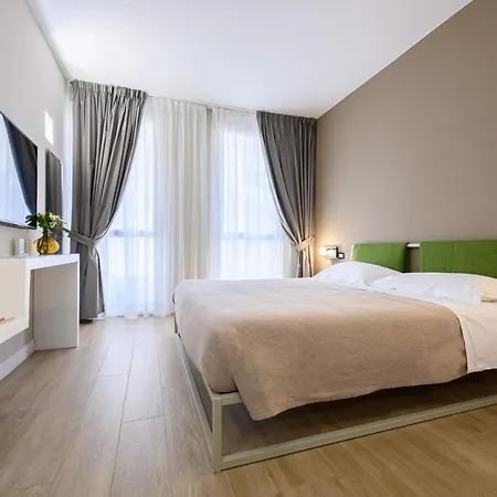 Alma 4* Naples