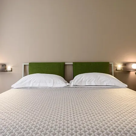 Alma 4* Naples